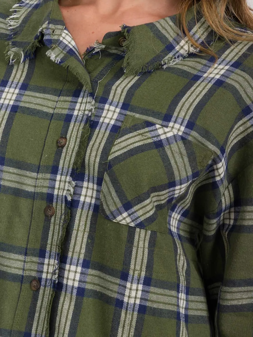 WOMEN'S LONG SLEEVE BUTTON UP FRONT POCKET RAW EDGE PLAID SHIRT