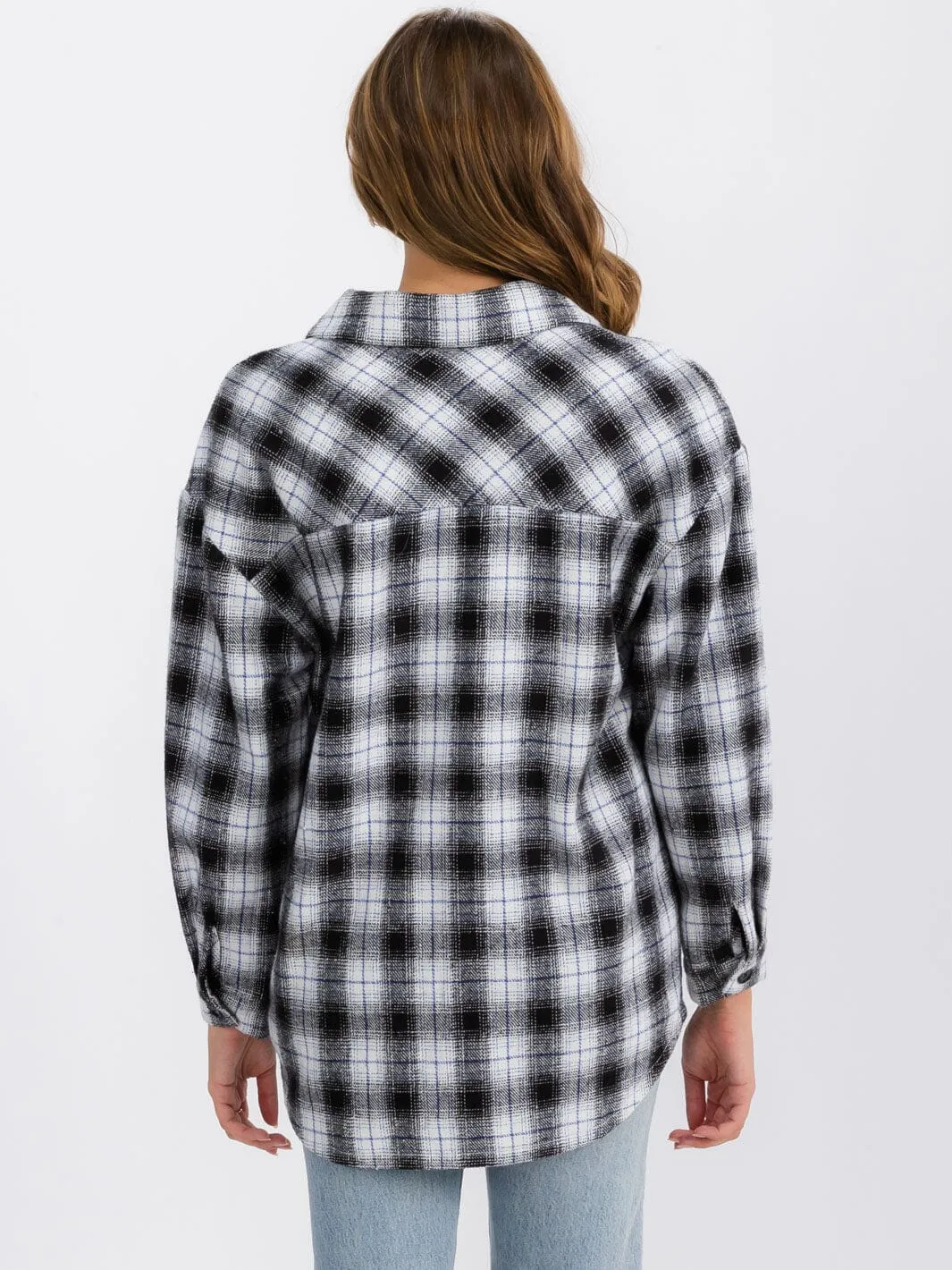 WOMEN'S LONG SLEEVE BUTTON UP FRONT POCKETS PLAID OVERSIZE SHIRT