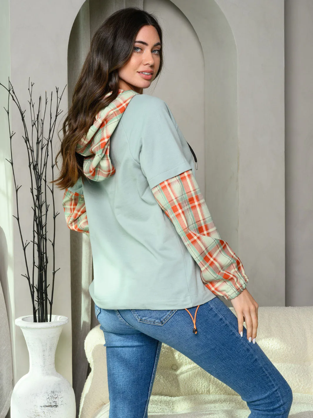 WOMEN'S LONG SLEEVE FRONT POCKET PLAID HOODED CONTRAST TOP