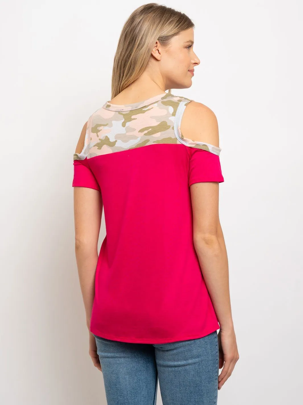 WOMEN'S PEEKABOO SHOULDER CAMO CONTRAST TOP