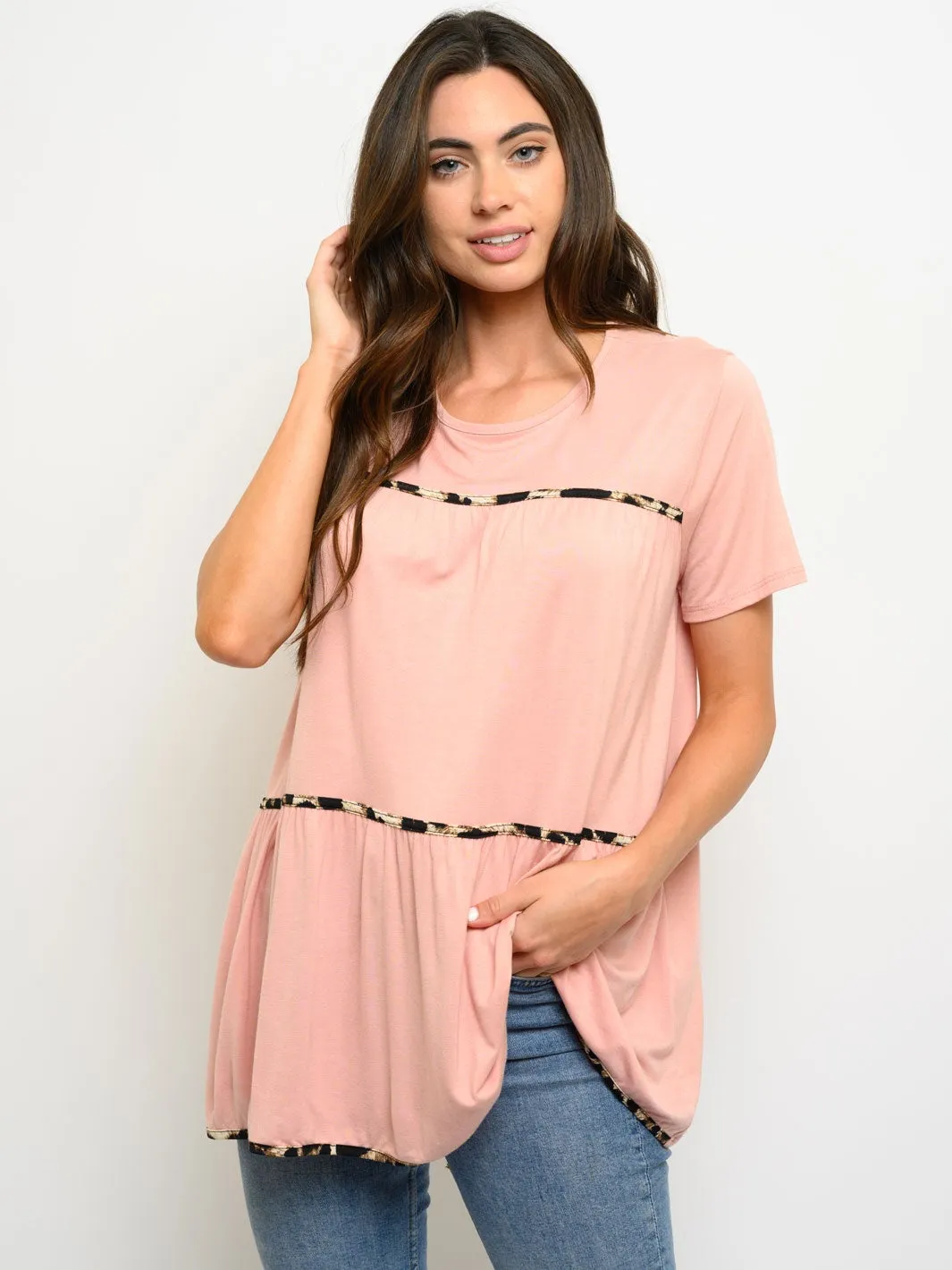 WOMEN'S SHORT SLEEVE ANIMAL PRINT DETAIL TOP