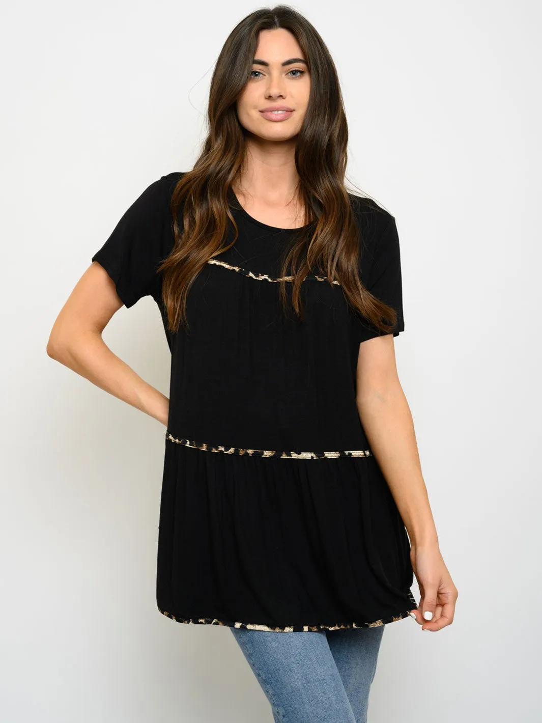 WOMEN'S SHORT SLEEVE ANIMAL PRINT DETAIL TOP