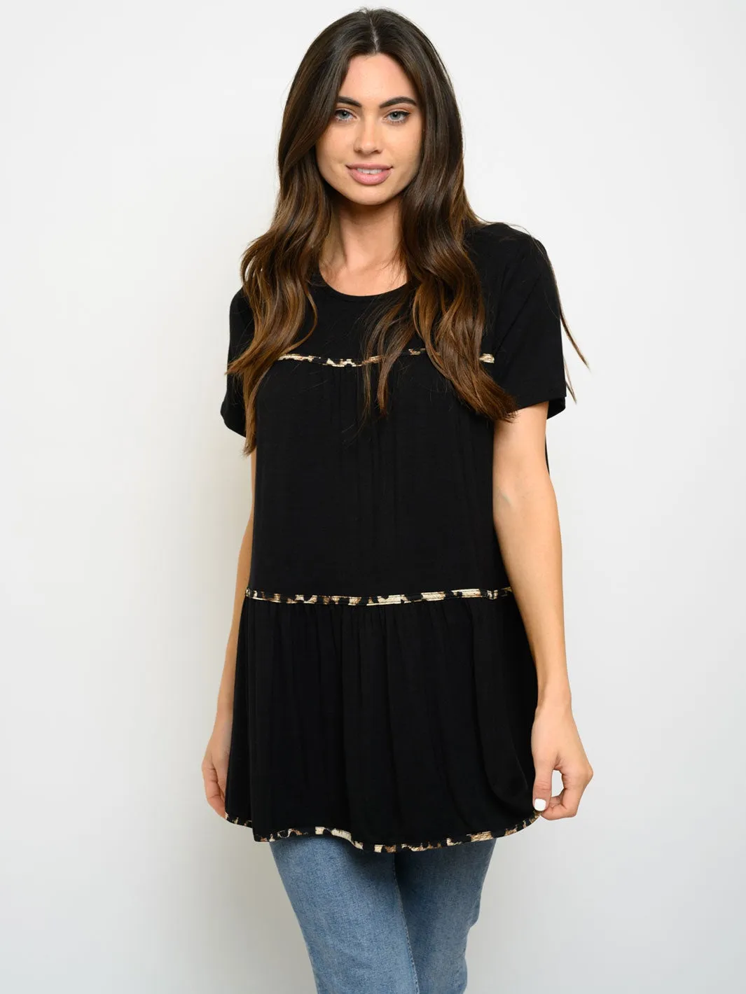 WOMEN'S SHORT SLEEVE ANIMAL PRINT DETAIL TOP