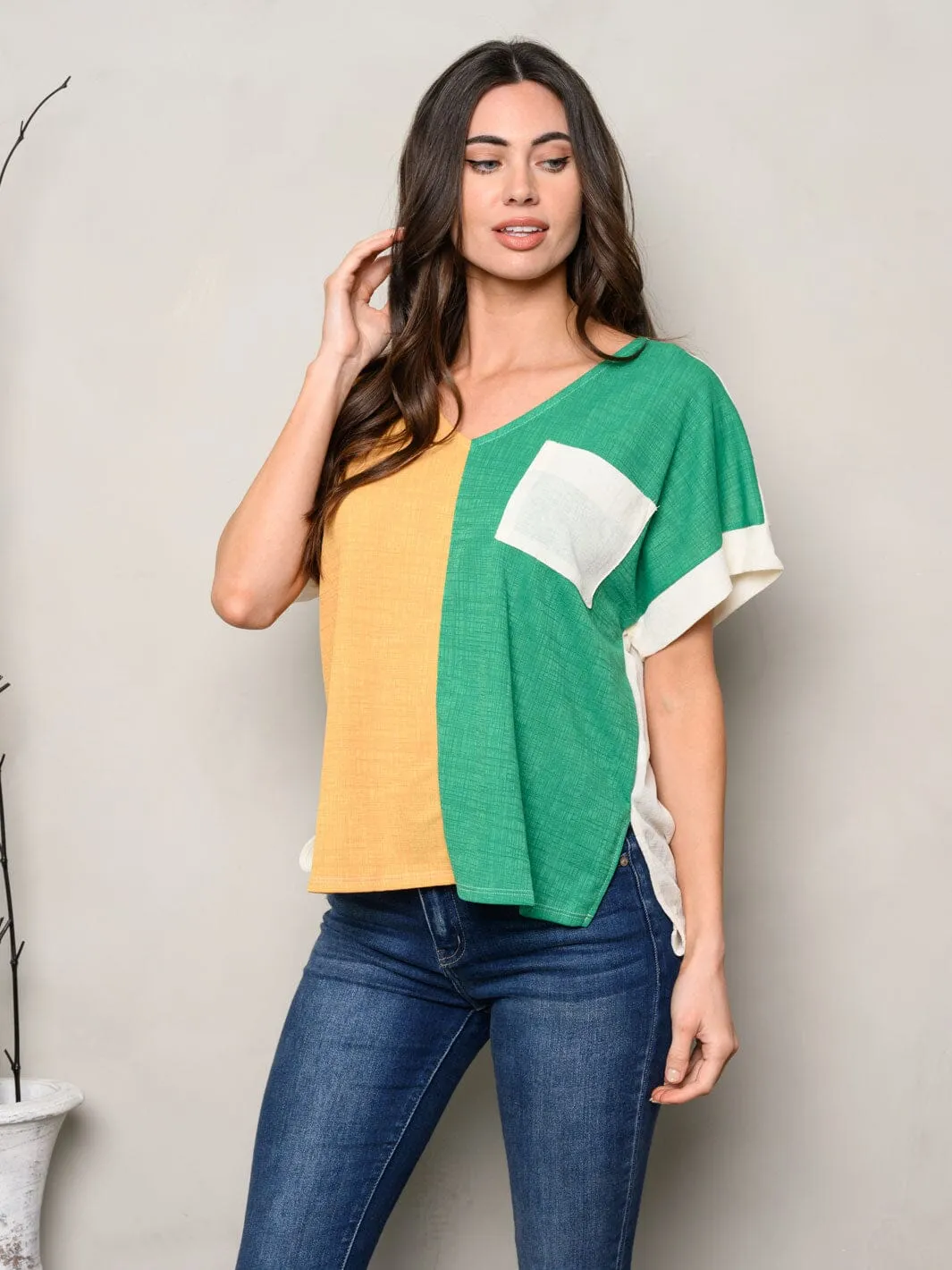 WOMEN'S SHORT SLEEVE V-NECK FRONT POCKET COLORBLOCK TOP
