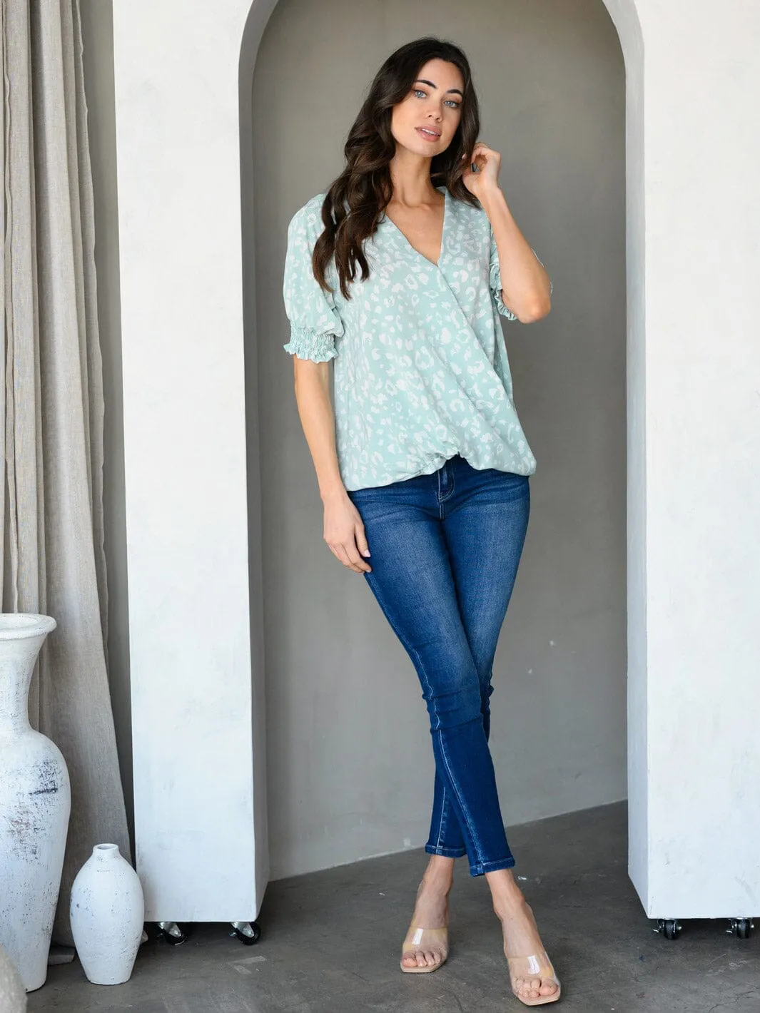 WOMEN'S SHORT SLEEVE V-NECK SURPLICE ANIMAL PRINT TOP