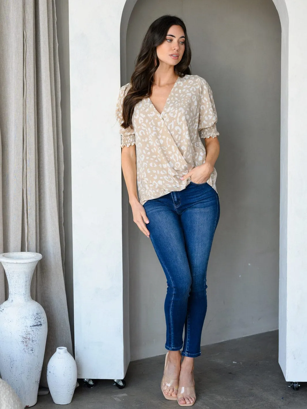 WOMEN'S SHORT SLEEVE V-NECK SURPLICE ANIMAL PRINT TOP