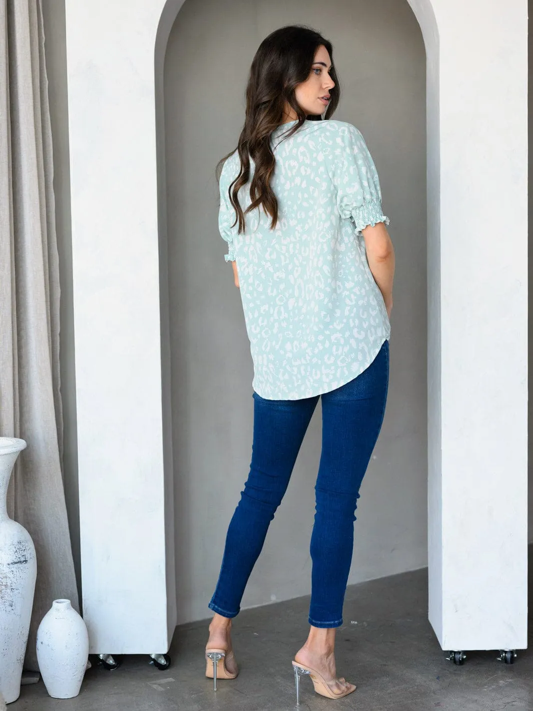 WOMEN'S SHORT SLEEVE V-NECK SURPLICE ANIMAL PRINT TOP