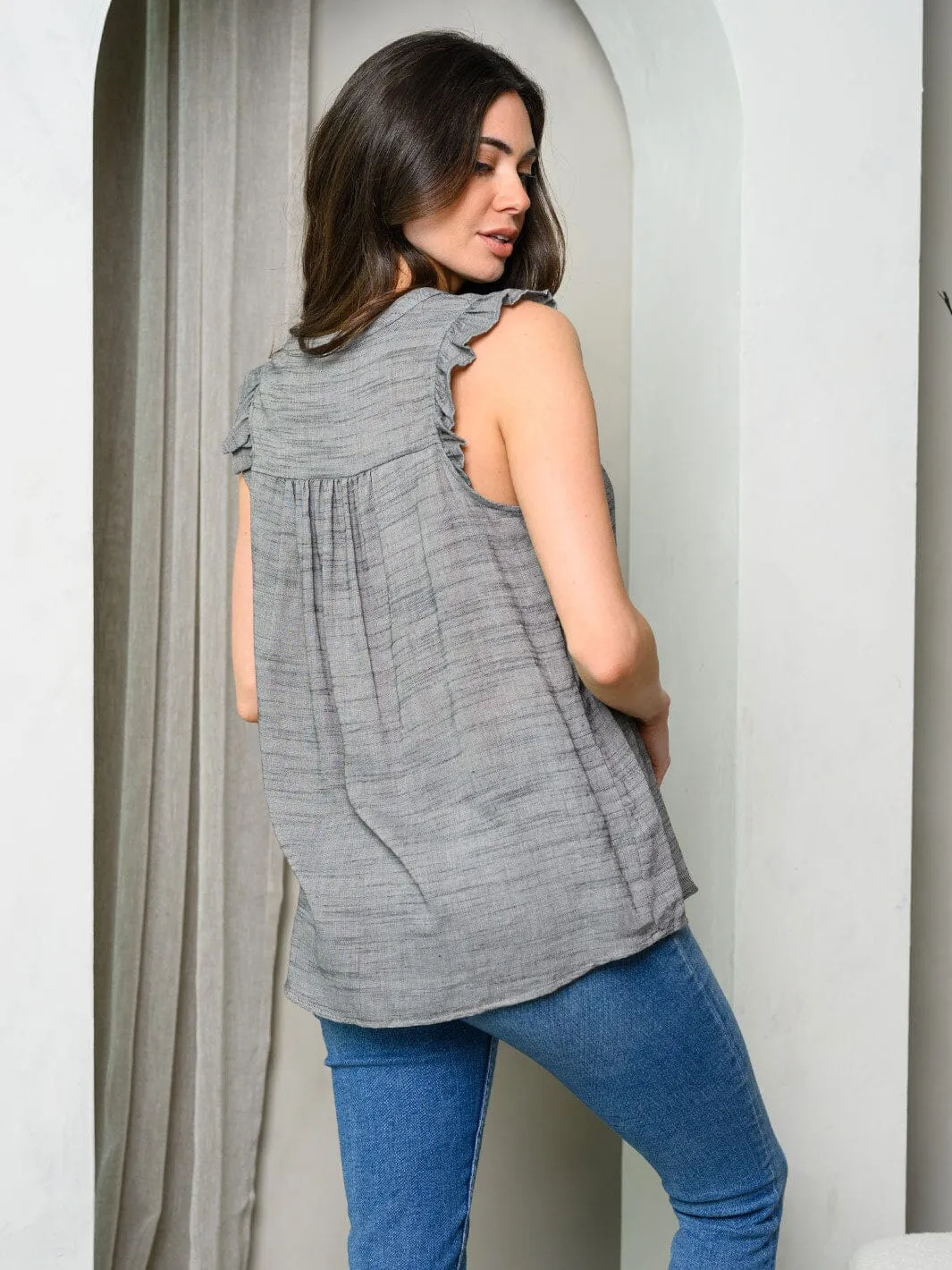 WOMEN'S SLEEVELESS RUFFLE BUTTON UP TUNIC TOP
